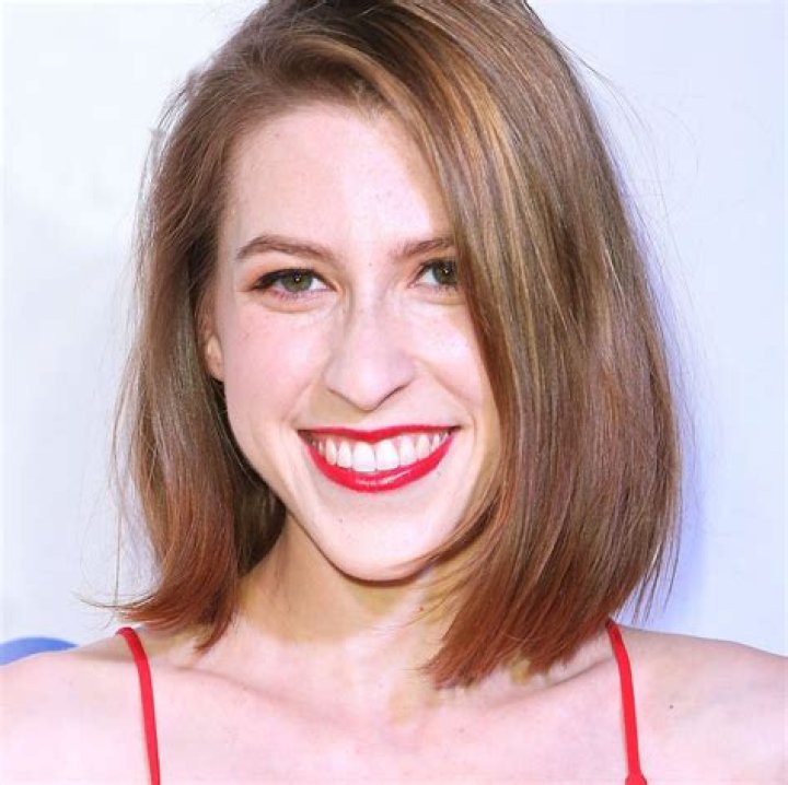 Eden Sher Vermögen