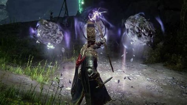 Elden Ring: Best Early Game Weapons & How to Get Them