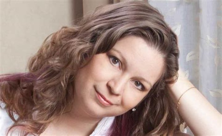 Eliza Hutton - Bio, Age, Height, Married, Nationality, Body Measurement, Career