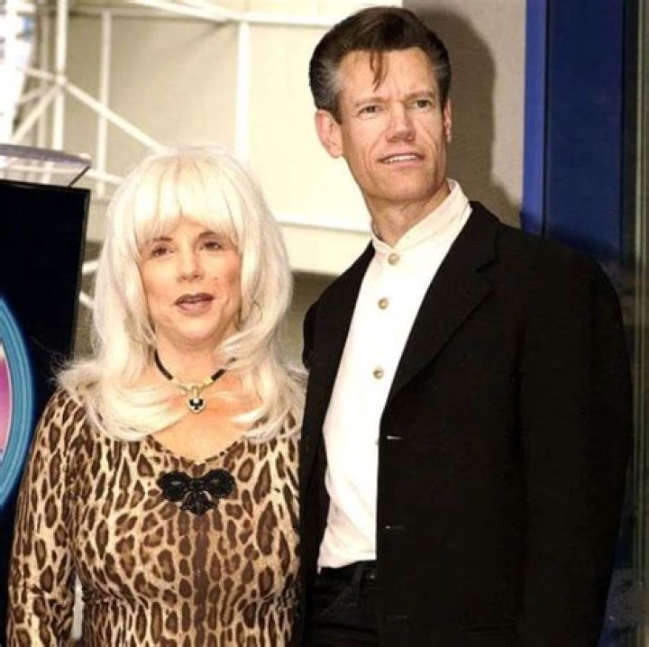 Elizabeth Hatcher-Travis: Facts About Randy Travis’ Ex-wife