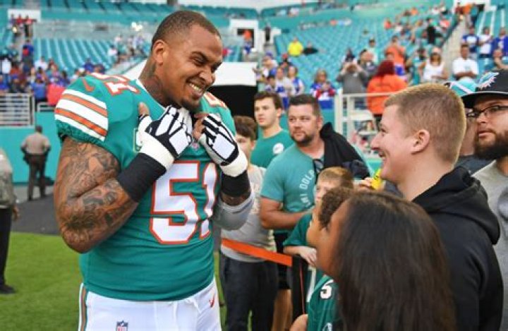	Embattled Dolphins Pro Bowl center Mike Pouncey, twin brother face assault claims	