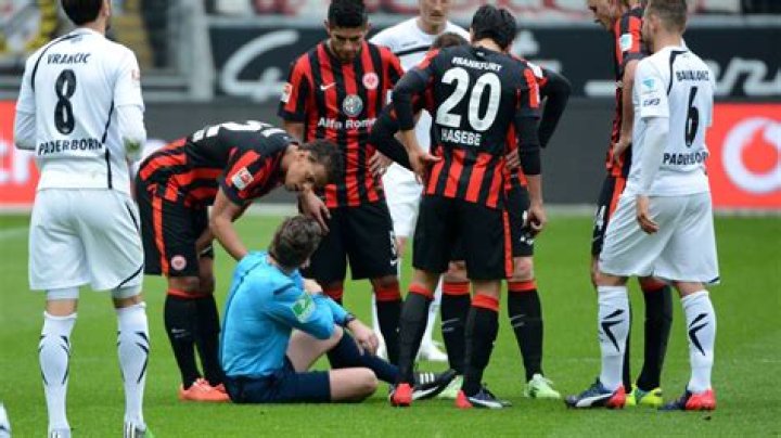 Endlich hat einer genug - Zum Schiri-Eklat beim Spiel… – 11FREUNDE
