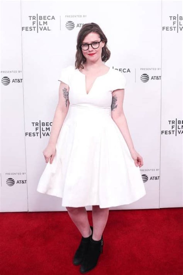 Erin Lee - Bio, Net Worth, Height, Nationality, Career, Single, Facts