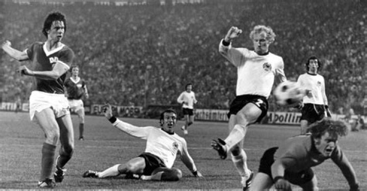 „Es hat gekribbelt“ - Jürgen Sparwasser über… – 11FREUNDE