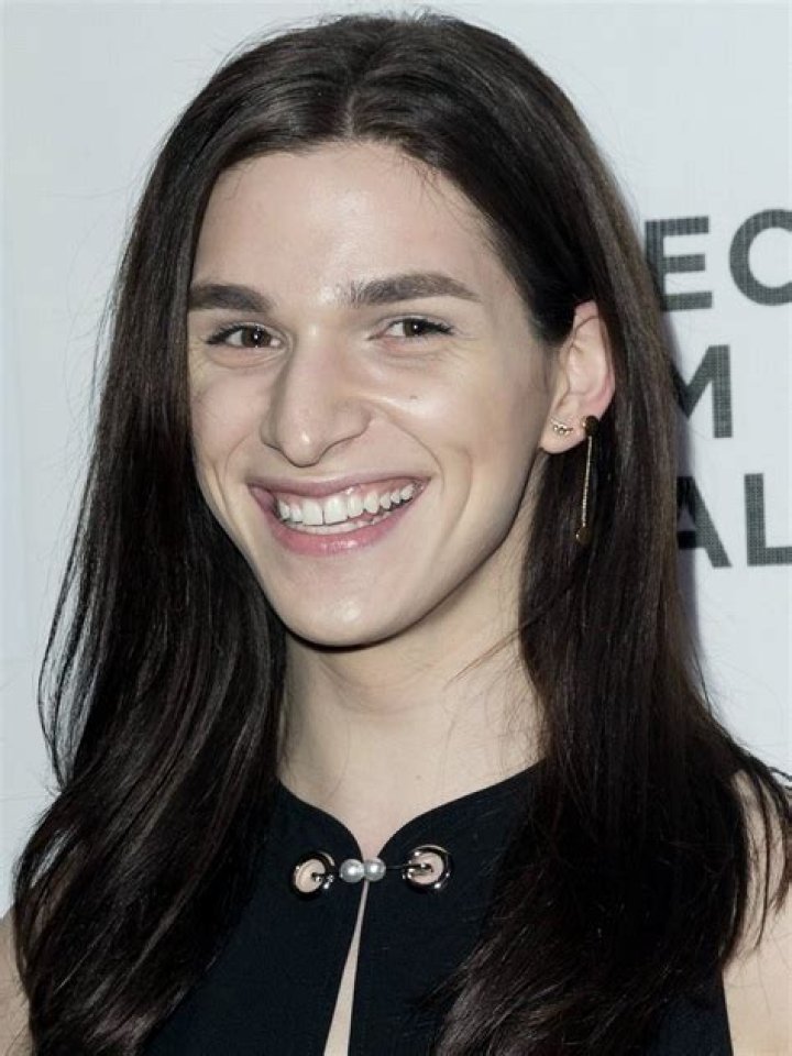 Eve Lindley - Bio, Age, Net Worth, Height, Single, Nationality, Body Measurement, Career