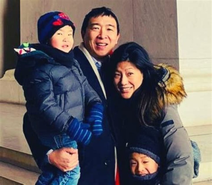 Evelyn Yang - Bio, Age, Net Worth, Height, Married, Nationality, Career