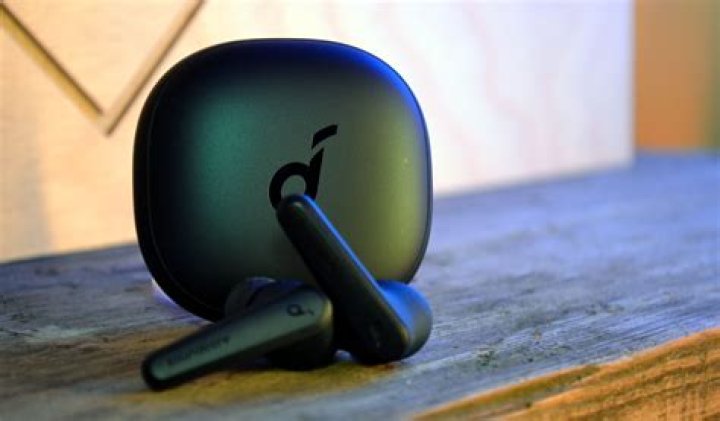 Excellent Earbuds Beat Big Budget Competition