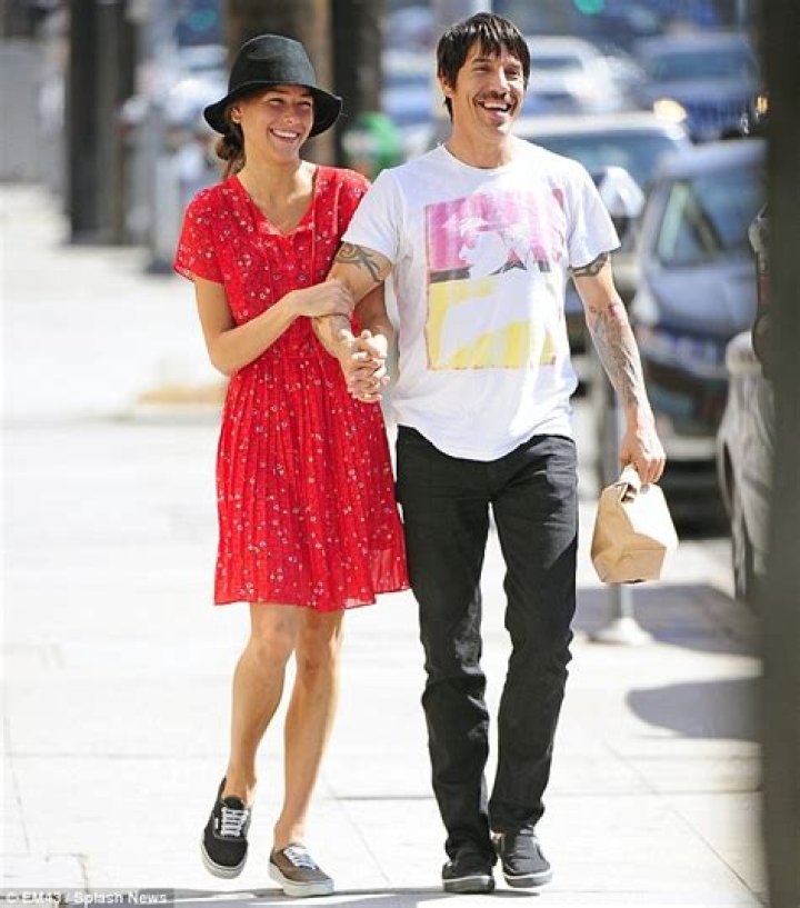 Exploring Anthony Kiedis' Girlfriend: A Deep Dive Into His Romantic Life