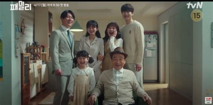 Exploring The Heartwarming Jang Hyuk Family Photos