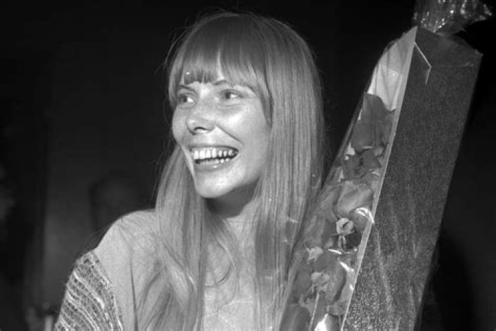 Exploring The Romantic History Of Joni Mitchell