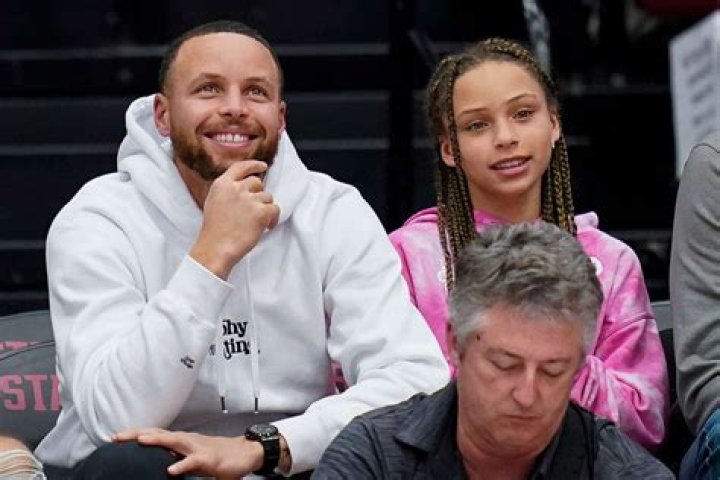 FANS CAN’T BELIEVE STEPHEN AND AYESHA CURRY’S DAUGHTER, RILEY, IS 9!