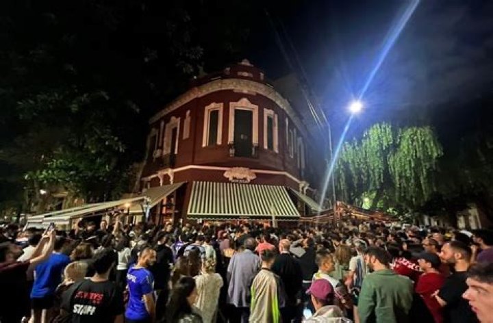 Fans swarm Lionel Messi as he leaves restaurant in Argentina