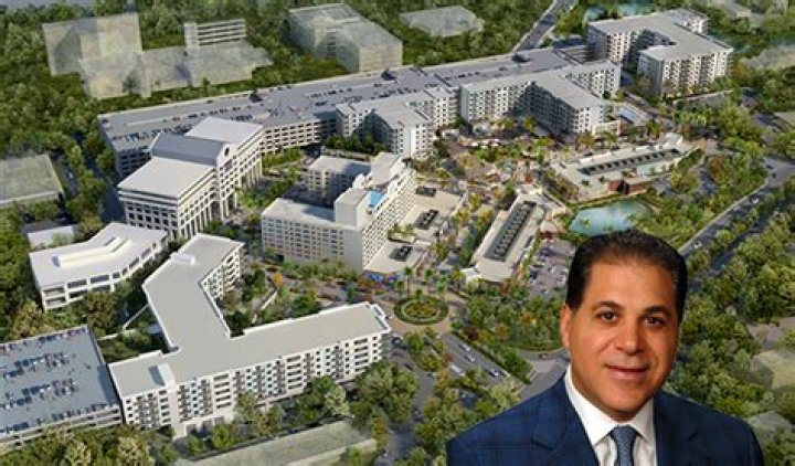 	Fashion Mall gets new name: ‘Plantation Walk’	