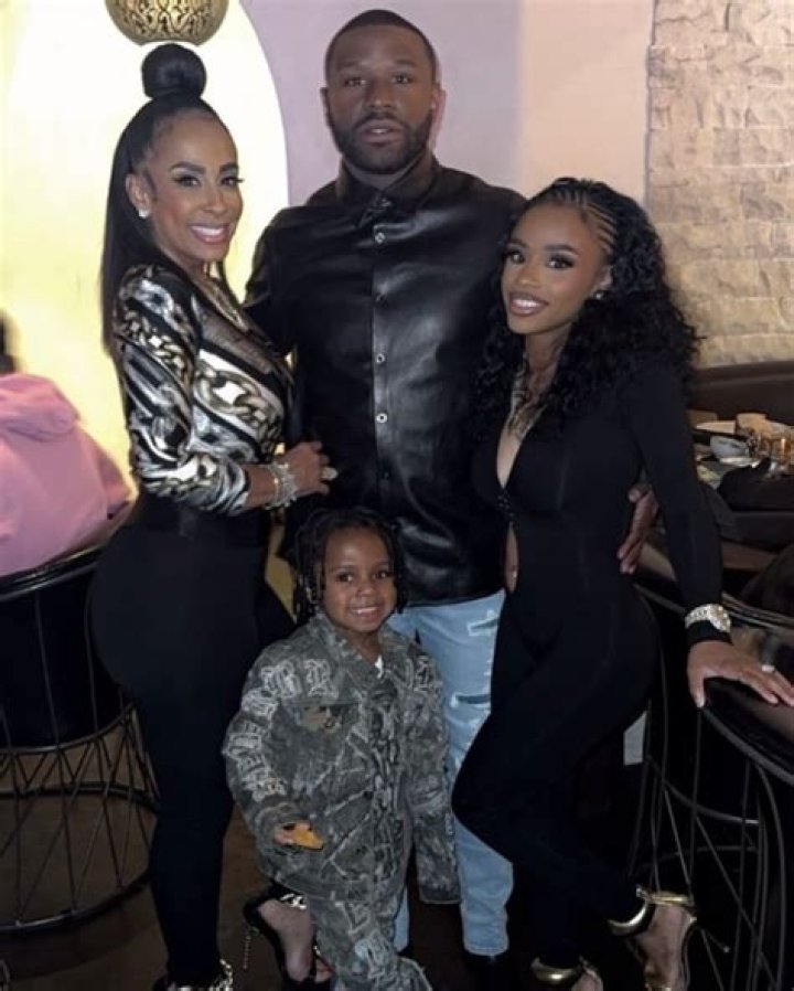 FLOYD MAYWEATHER CELEBRATES BIRTHDAY WITH SON