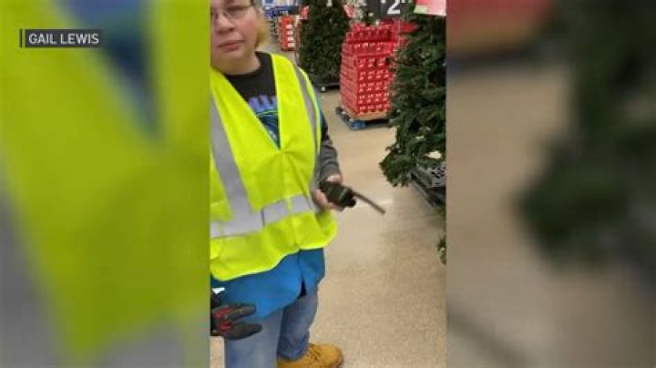 	Former Walmart Employee Gail Lewis Become Overnight Viral Post Signed Off From Work After A Decade: Watch Video	