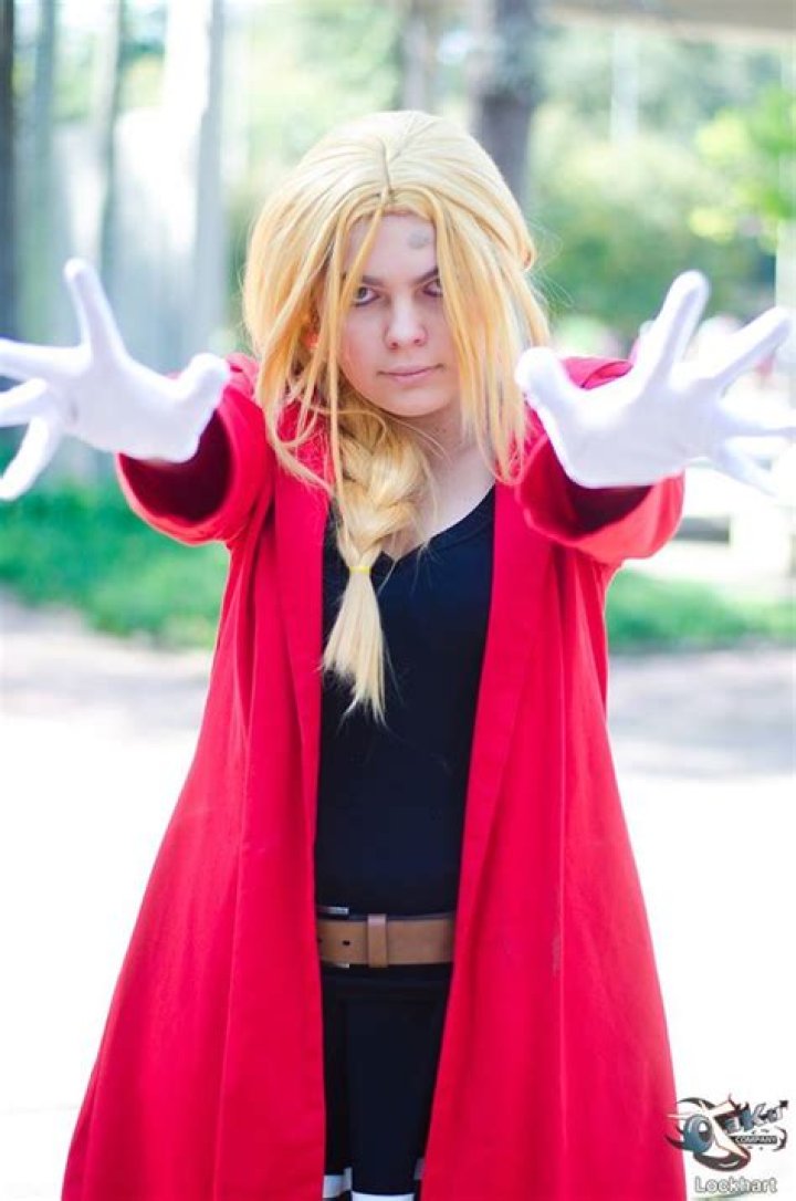 Full Metal Alchemist cosplay gives Edward Elric a shock female twist