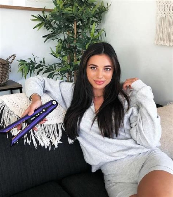 Georgia Hassarati: Wiki, Bio, Age, Height, Ethnicity, Boyfriend, Net Worth