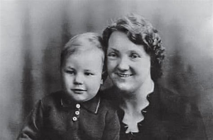Gladys Stewart: Who was Patrick Stewart's mother?