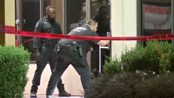 	GUARD SHOT TO DEATH	