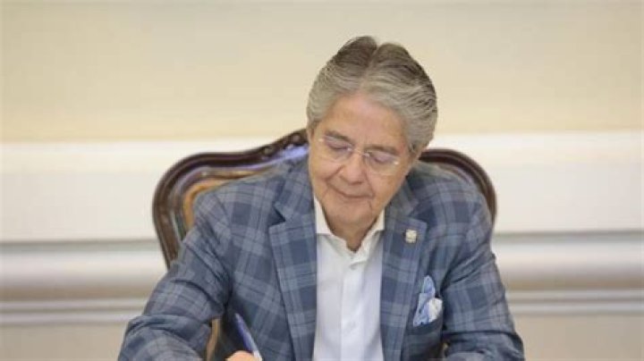 Guillermo Lasso Bio, Age, Height, Wife, Salary, Net Worth, Ecuador