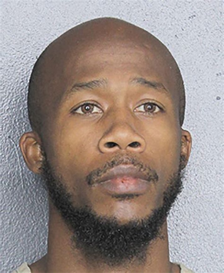 	Hallandale High language arts teacher arrested after allegedly having romantic relationship with student	