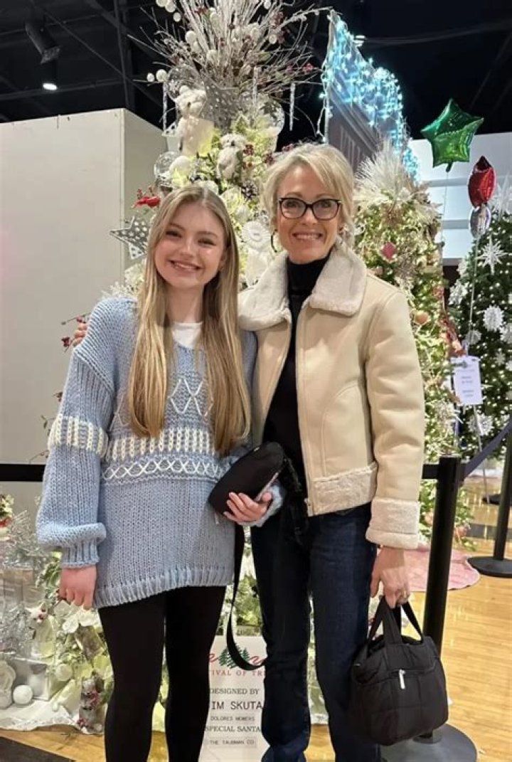 Hally Vogel Bio, Age, Height, Husband, Salary, Net Worth, WXYZ