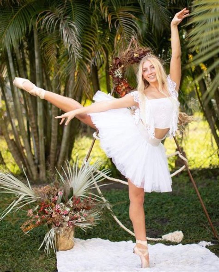 Hannah Mae Dugmore - Bio, Age, Height, Single, Nationality, Instagram