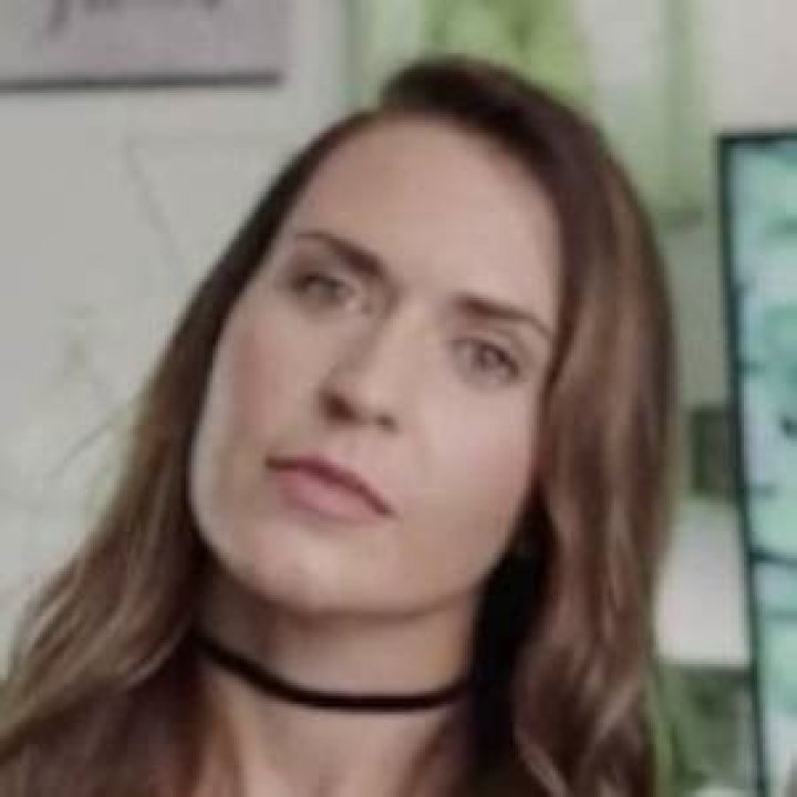 Hannah Slyfox - Bio, Age, Net Worth, Married, Nationality, Body Measurement, Career