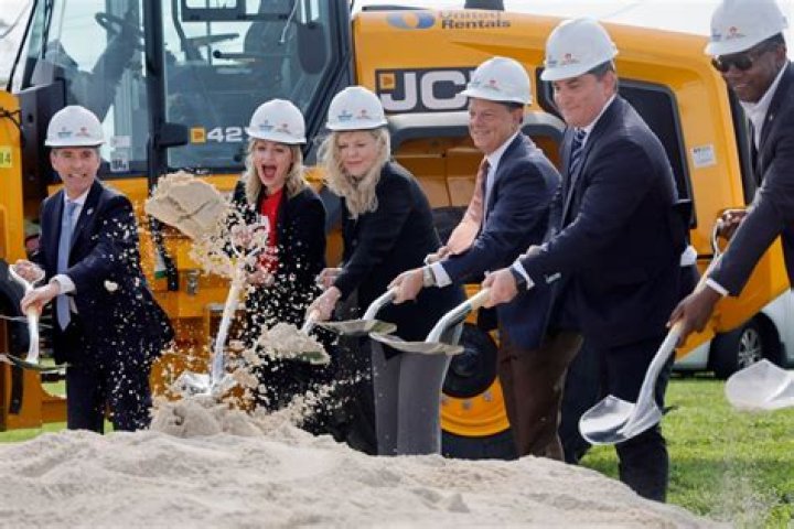 
Health |	Groundbreaking hospital venture will bring new ER to Sunrise	