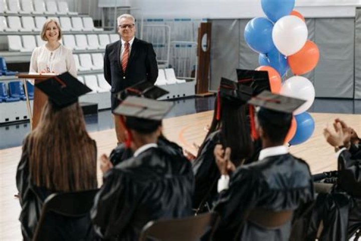	Here are the 10 highest paid university presidents in U.S.	