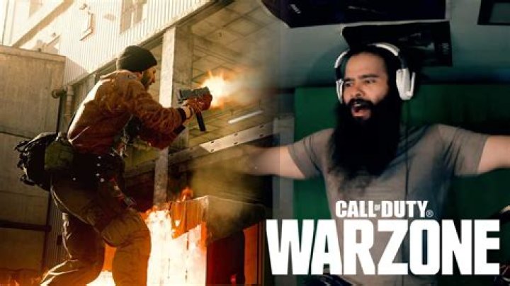 Hilarious Twitch streamer shows how he plays Warzone & exercises at the same time