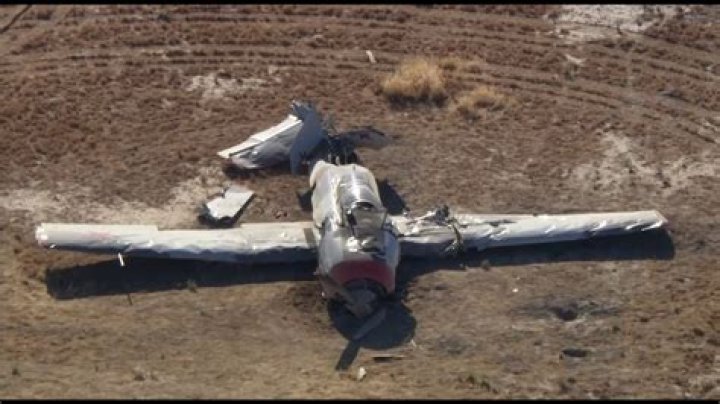 	HOLLYWOOD PILOT DIES IN AIRPLANE CRASH	