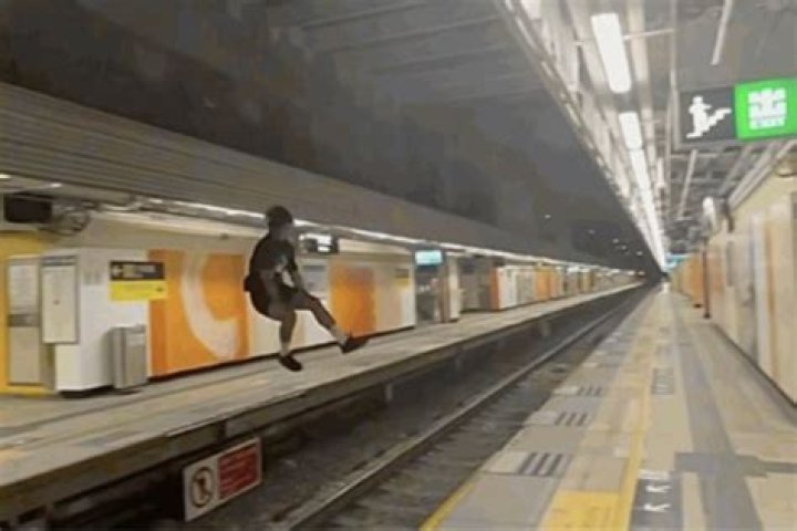 Hong Kong police investigate after viral video shows man leaping between MTR platforms