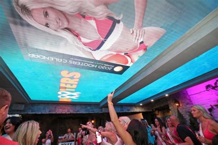	Hooters 2020 calendar reveal | PHOTOS	