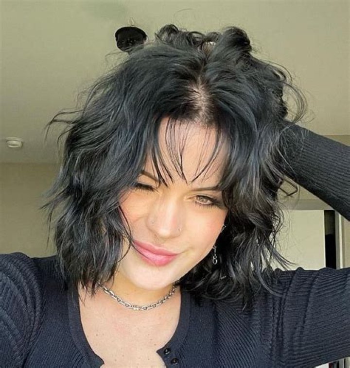 Hope Schwinghamer - Bio, Age, Net Worth, Height, Single, Nationality, Wiki