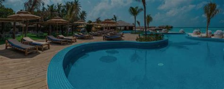	HOTELS & RESORTS	