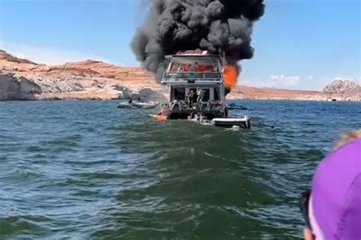 Houseboats catch fire at Lake Powell on Utah-Arizona line
