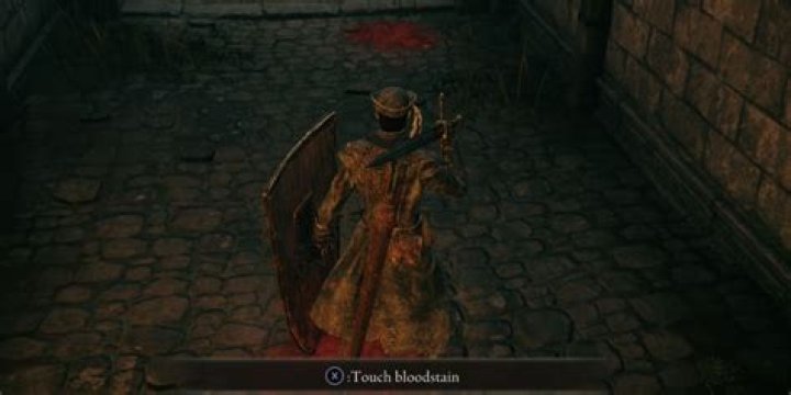 How do bloodstains work in Elden Ring?