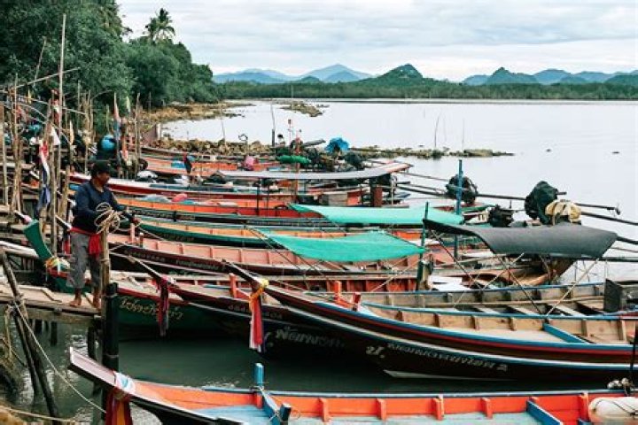 How long-tail boats keep southern Thailand afloat