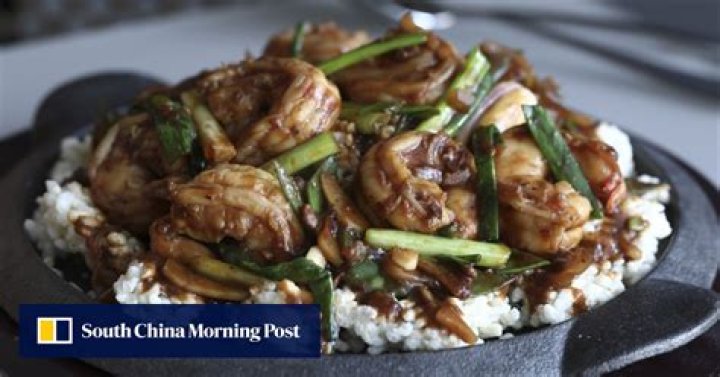 How to make spicy Sichuan prawns with sizzling rice, delicious and as messy as you like