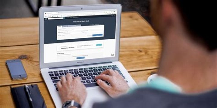 How to Use Muck Rack to Maintain Your Writing Network