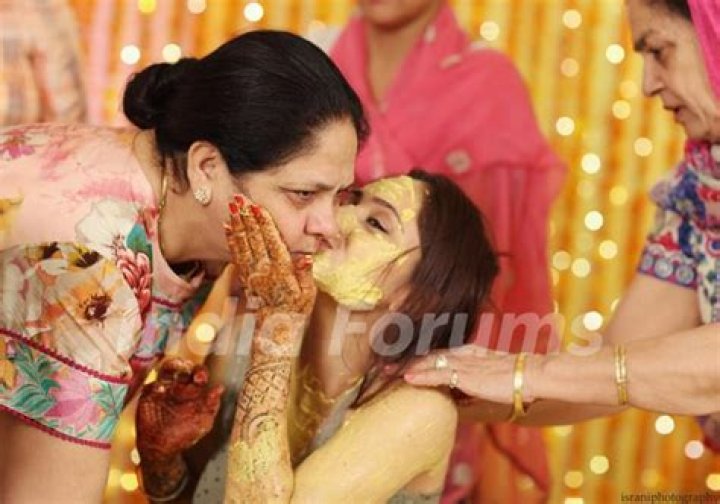 Hunar Hali Wiki, Hot, Age, Wedding, Husband, Images, Family