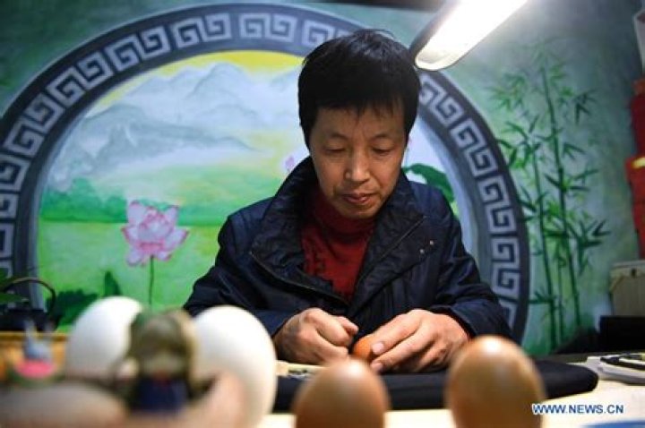 In pics: Chinese train driver devoted to egg carving for 24 years - Xinhua