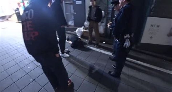 IRL streamer saves another woman getting harassed by drunk men in Tokyo