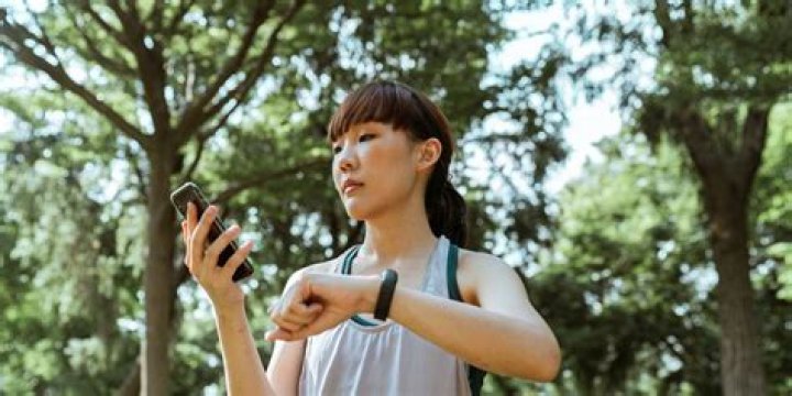 Is It Worth Buying a Fitness Tracker? Exploring the Pros and Cons