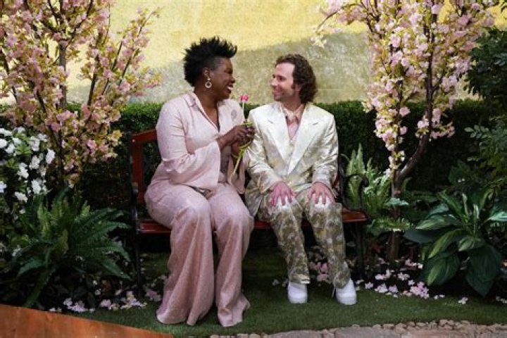 Is Leslie Jones Gay? Does She Have A Partner? Her Love Life