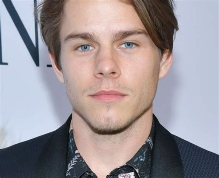 Jake Manley - Bio, Age, Net Worth, Height, In Relation, Nationality, Body Measurement, Career