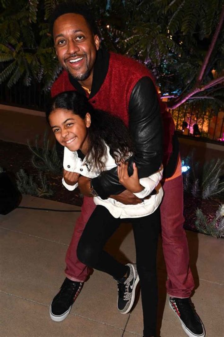 JALEEL WHITE AND DAUGHTER SIT COURTSIDE