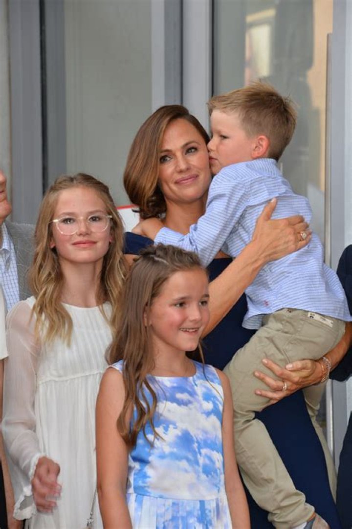 James And Jennifer Garner: A Deep Dive Into Their Relationship And Impact On Hollywood