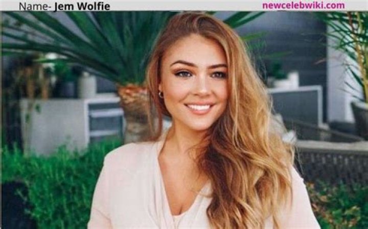 Jem Wolfie: Wiki, Bio, Age, Height, Career, Family, Boyfriend, Net Worth